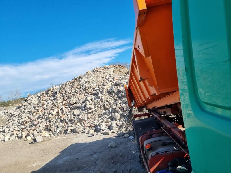 Evacuation des déchets de type gravats propres vers une gravière à Mérignac en Gironde