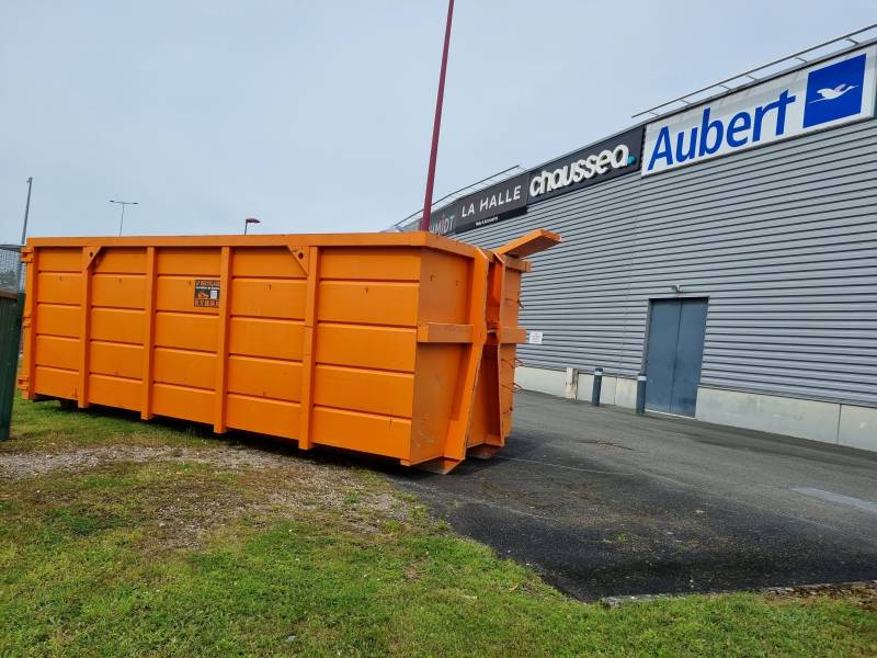 Suite à la rénovation d'un magasin, penser à louer une benne chez LF recyclage en Gironde